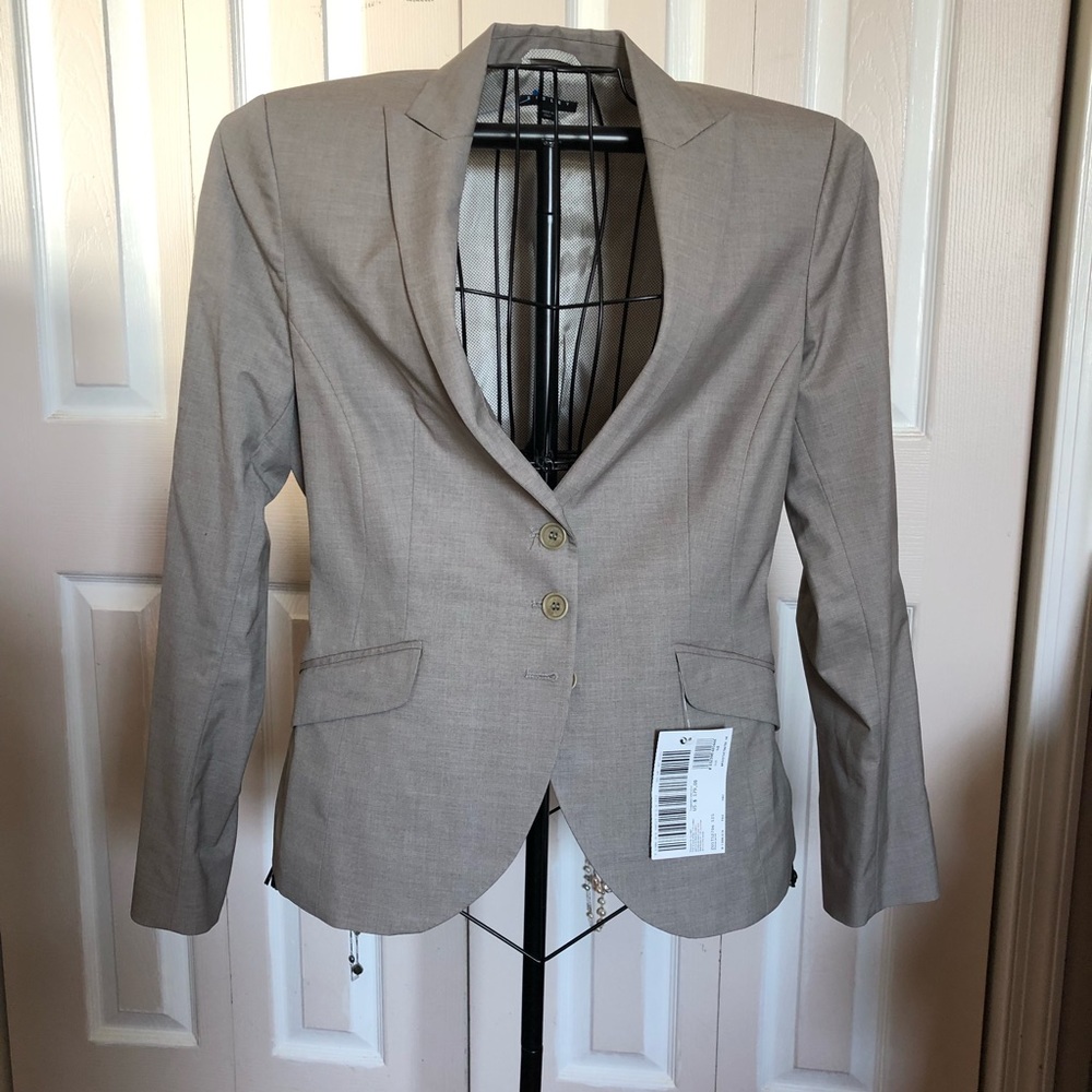 NWT Light gray/beige Sisley fitted jacket